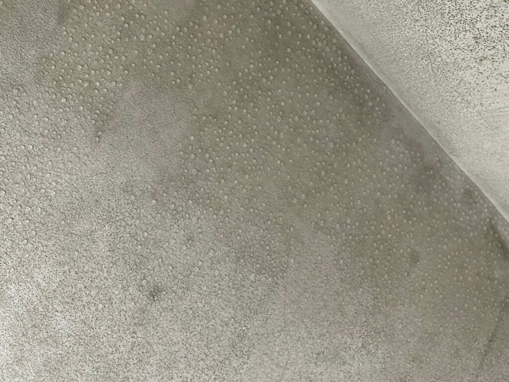 condensation and mold on the ceiling and floor in sharjah apartment